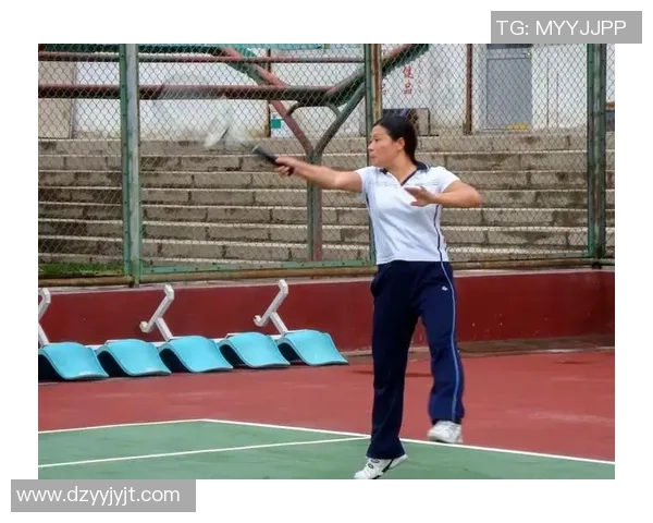 重庆网球队耐力之争引发热议网球界对运动员体能的关注与讨论